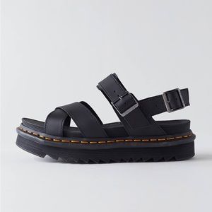 Dr. Martens Voss II Hydro Leather Sandals 🖤